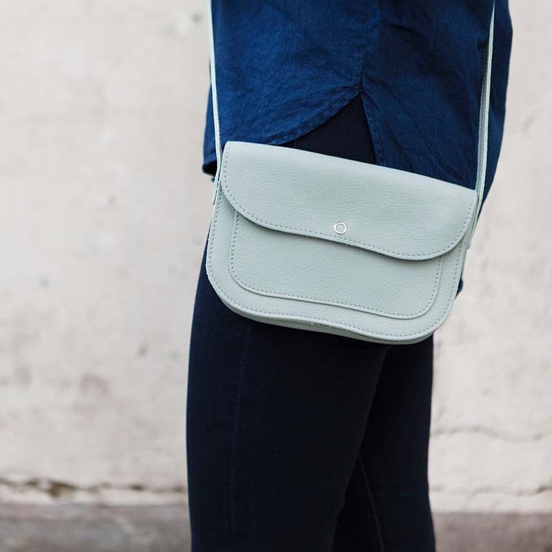 Keecie_CatChasebag_dustygreen_sfeer